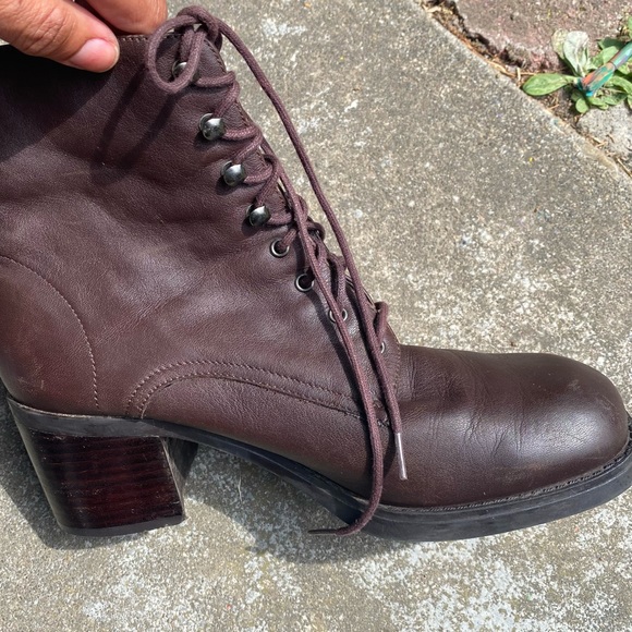 Vintage 90s lace up Brown Leather Boots 8 - Picture 10 of 15